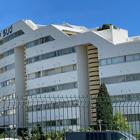 Apartmán 2 Pieces, Proche Et Commerces, Parking Prive, Wifi, Equipements Modernes - Fr-1-790-6